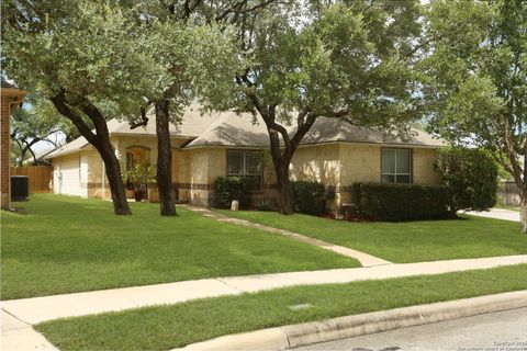 Single Family Residence in Helotes TX 8803 Shuteye Peak.jpg