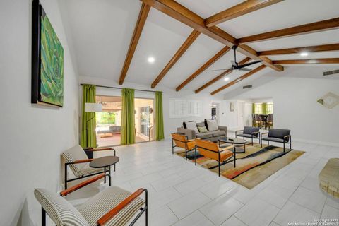 Single Family Residence in Castle Hills TX 605 Squires Row.jpg