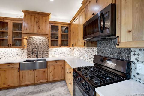 Single Family Residence in Medina TX 197 two sisters Rd 32.jpg
