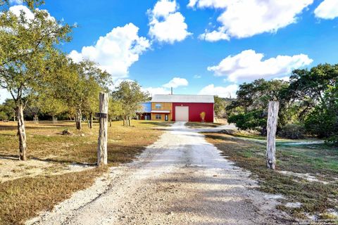 Single Family Residence in Medina TX 197 two sisters Rd 10.jpg