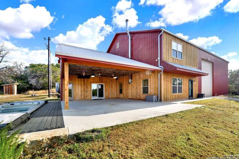 Single Family Residence in Medina TX 197 two sisters Rd 12.jpg