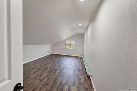 Single Family Residence in Medina TX 197 two sisters Rd 37.jpg