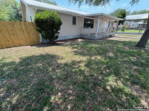 Single Family Residence in George West TX 1201 Terry St.jpg