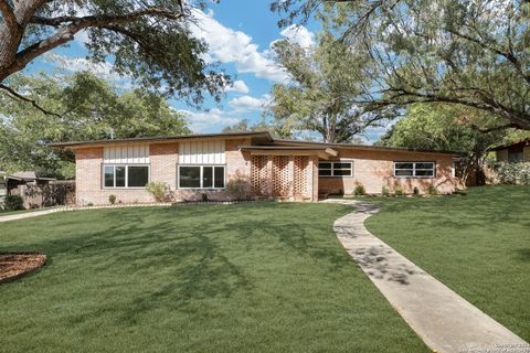 Single Family Residence in Castle Hills TX 123 Riviera Dr.jpg