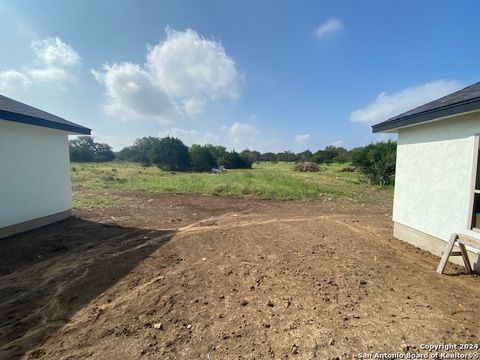 Single Family Residence in Bandera TX 140 Horsehoe Falls 2.jpg