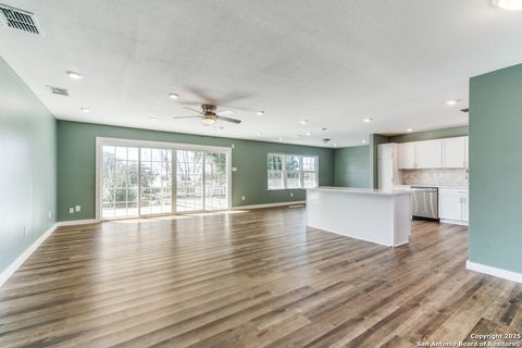 Single Family Residence in Castle Hills TX 124 Herweck Dr.jpg