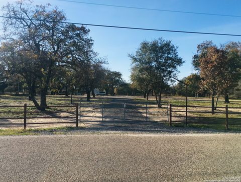 Single Family Residence in Lytle TX 1210 Blue Quail Dr.jpg