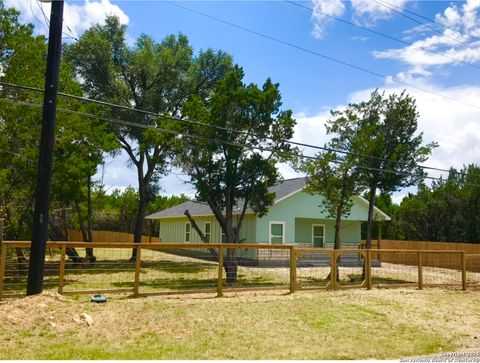 Single Family Residence in Canyon Lake TX 1416 Skyline Hills.jpg