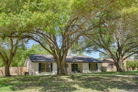 Single Family Residence in Hondo TX 1504 30th St.jpg