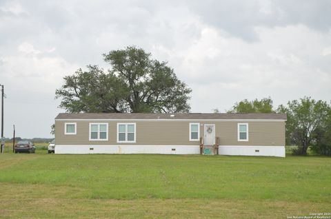 Manufactured Home in Devine TX 2566 County Road 2615.jpg