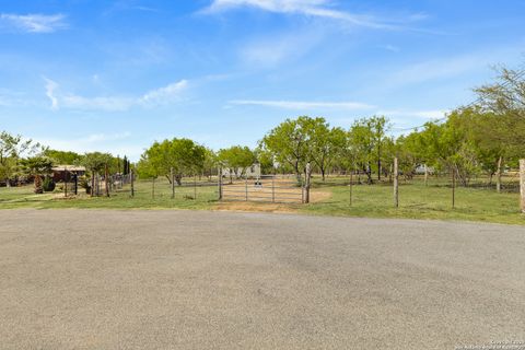 Single Family Residence in Devine TX 128 County Road 2672.jpg