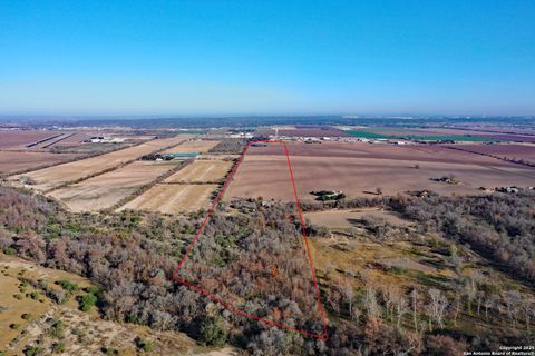 Farm in Castroville TX 908 County Road 5711.jpg