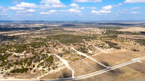 Single Family Residence in Bandera TX 5 Camp Creek 7.jpg