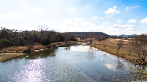 Single Family Residence in Bandera TX 5 Camp Creek 6.jpg