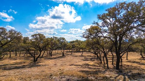 Single Family Residence in Bandera TX 5 Camp Creek 3.jpg