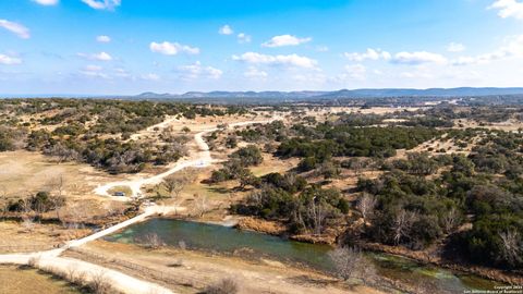 Single Family Residence in Bandera TX 5 Camp Creek 8.jpg
