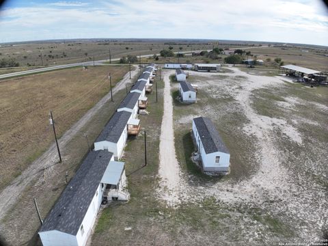  in Kenedy TX 6542 County Rd 152.jpg