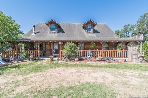 Single Family Residence in Bigfoot TX 120 Dickerson Road.jpg