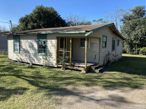 Single Family Residence in Mathis TX 509 N State Highway 359.jpg