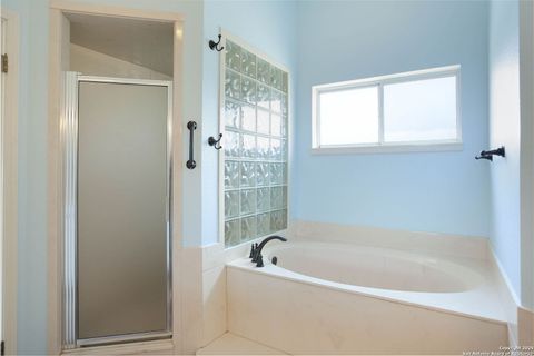 Single Family Residence in Castroville TX 102 County Road 4773 17.jpg