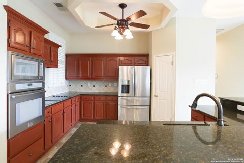 Single Family Residence in Castroville TX 102 County Road 4773 12.jpg