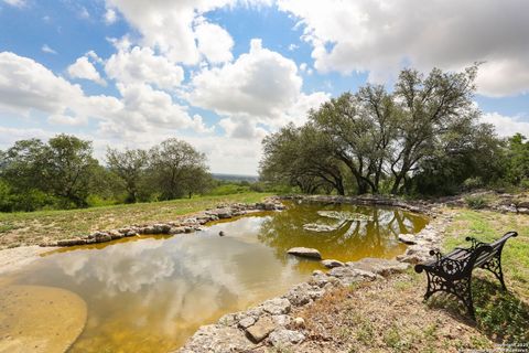 Single Family Residence in Castroville TX 102 County Road 4773 24.jpg