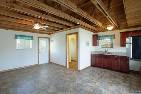 Single Family Residence in Castroville TX 102 County Road 4773 29.jpg