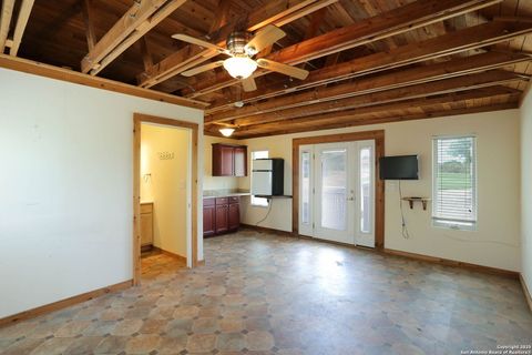 Single Family Residence in Castroville TX 102 County Road 4773 28.jpg