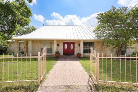 Single Family Residence in Castroville TX 102 County Road 4773 2.jpg