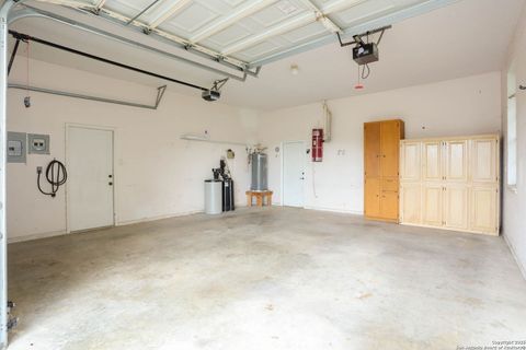 Single Family Residence in Castroville TX 102 County Road 4773 23.jpg