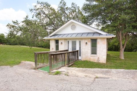 Single Family Residence in Castroville TX 102 County Road 4773 27.jpg