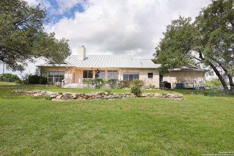 Single Family Residence in Castroville TX 102 County Road 4773 25.jpg