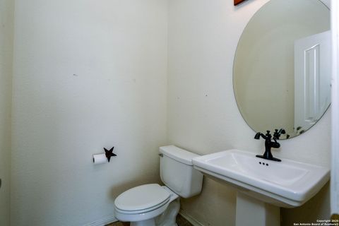 Single Family Residence in Castroville TX 102 County Road 4773 21.jpg