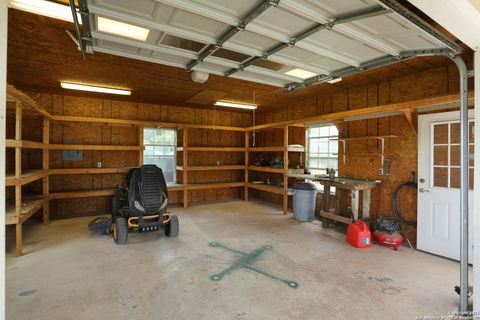 Single Family Residence in Castroville TX 102 County Road 4773 31.jpg