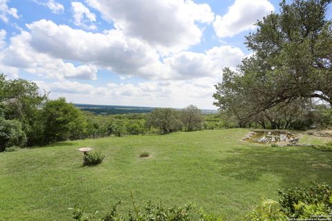 Single Family Residence in Castroville TX 102 County Road 4773 4.jpg