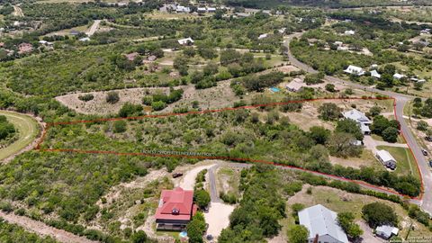 Single Family Residence in Castroville TX 102 County Road 4773 6.jpg