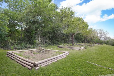 Single Family Residence in Castroville TX 102 County Road 4773 32.jpg