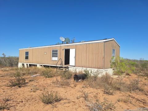 Manufactured Home in Devine TX 139 County Road 2666.jpg