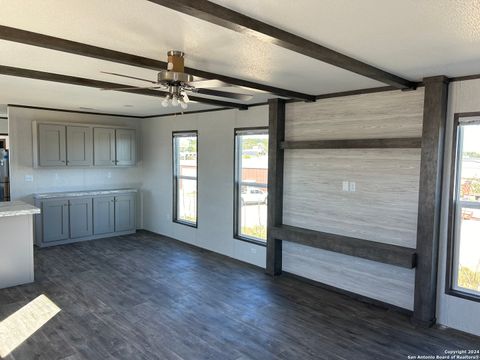Single Family Residence in Bandera TX 252 Pr 1506.jpg
