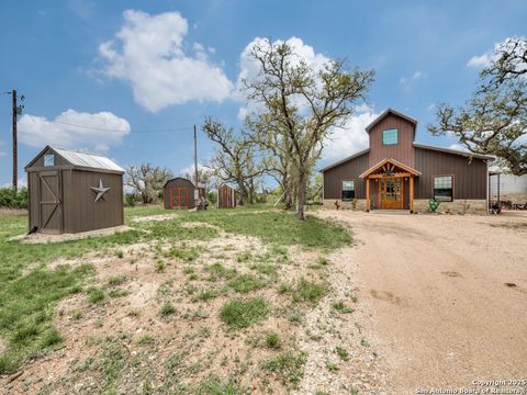 Single Family Residence in Bandera TX 7213 Fm 3240.jpg