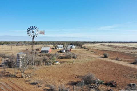 Farm in Hondo TX 3728 Fm 462.jpg