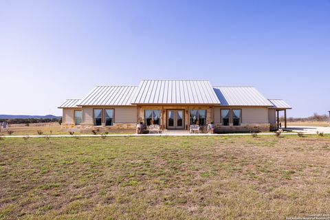 Single Family Residence in Bandera TX 5025 state highway 16.jpg