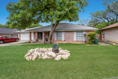 Single Family Residence in San Antonio TX 2542 Old Trail.jpg