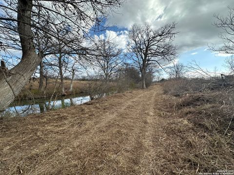  in Medina TX 15902 N Highway 16 30.jpg