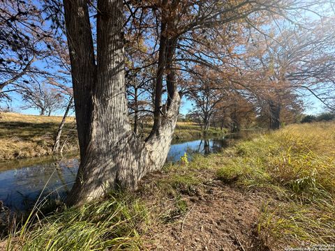  in Medina TX 15902 N Highway 16 4.jpg