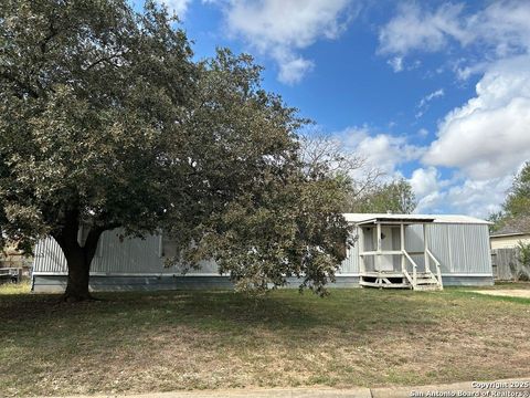 Manufactured Home in Hondo TX 2808 Southern Breeze.jpg