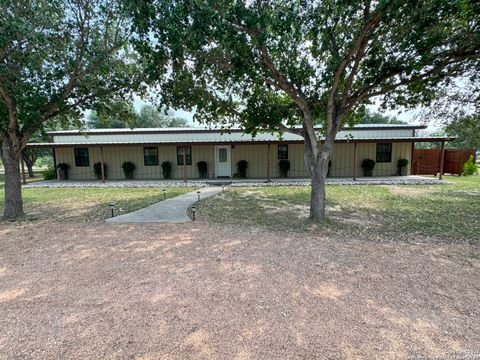 Single Family Residence in Three Rivers TX 100 Choke Canyon Estates.jpg