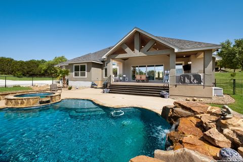 Single Family Residence in Spring Branch TX 346 Blackbird Dr.jpg