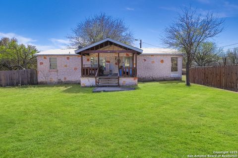 Manufactured Home in Castroville TX 193 County Road 5633.jpg