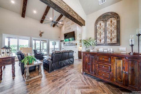 Single Family Residence in Mico TX 895 Private Road 1742 4.jpg